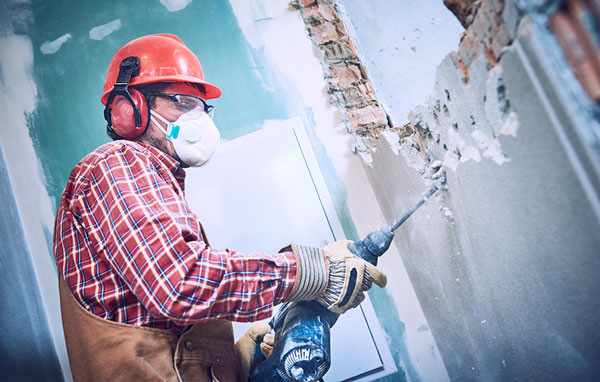 Abbrucharbeiten - Demolition work with excavator